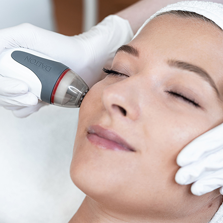 Aqua Facial Behandlung mit Ultraschall